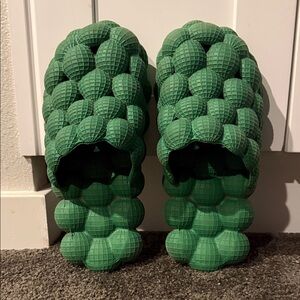 Unisex Green Bubble slides (size 9)